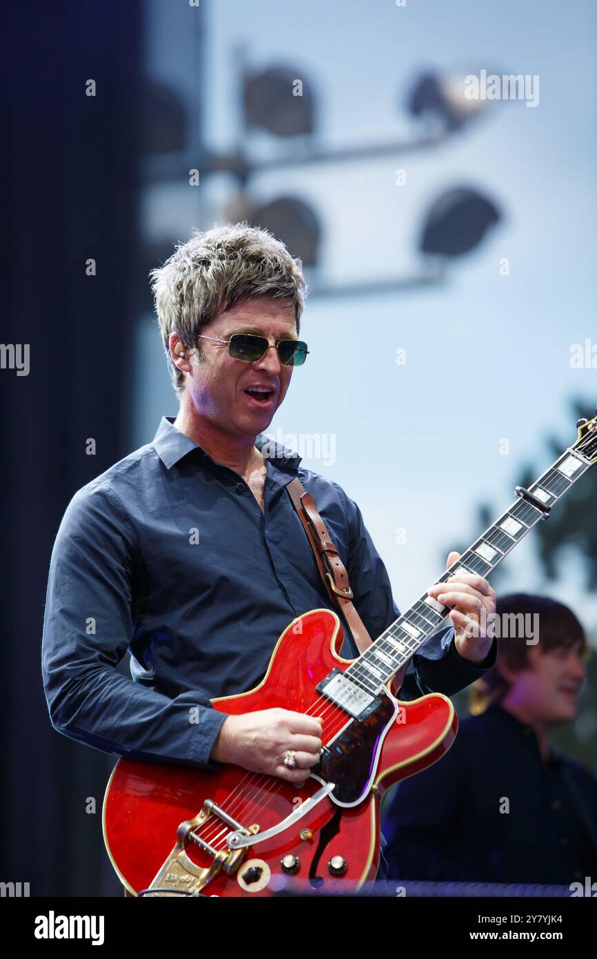 Noel gallagher 1990s hi-res stock photography and images - Alamy Noel gallagher 1990s hi-res stock photography and images - Alamy