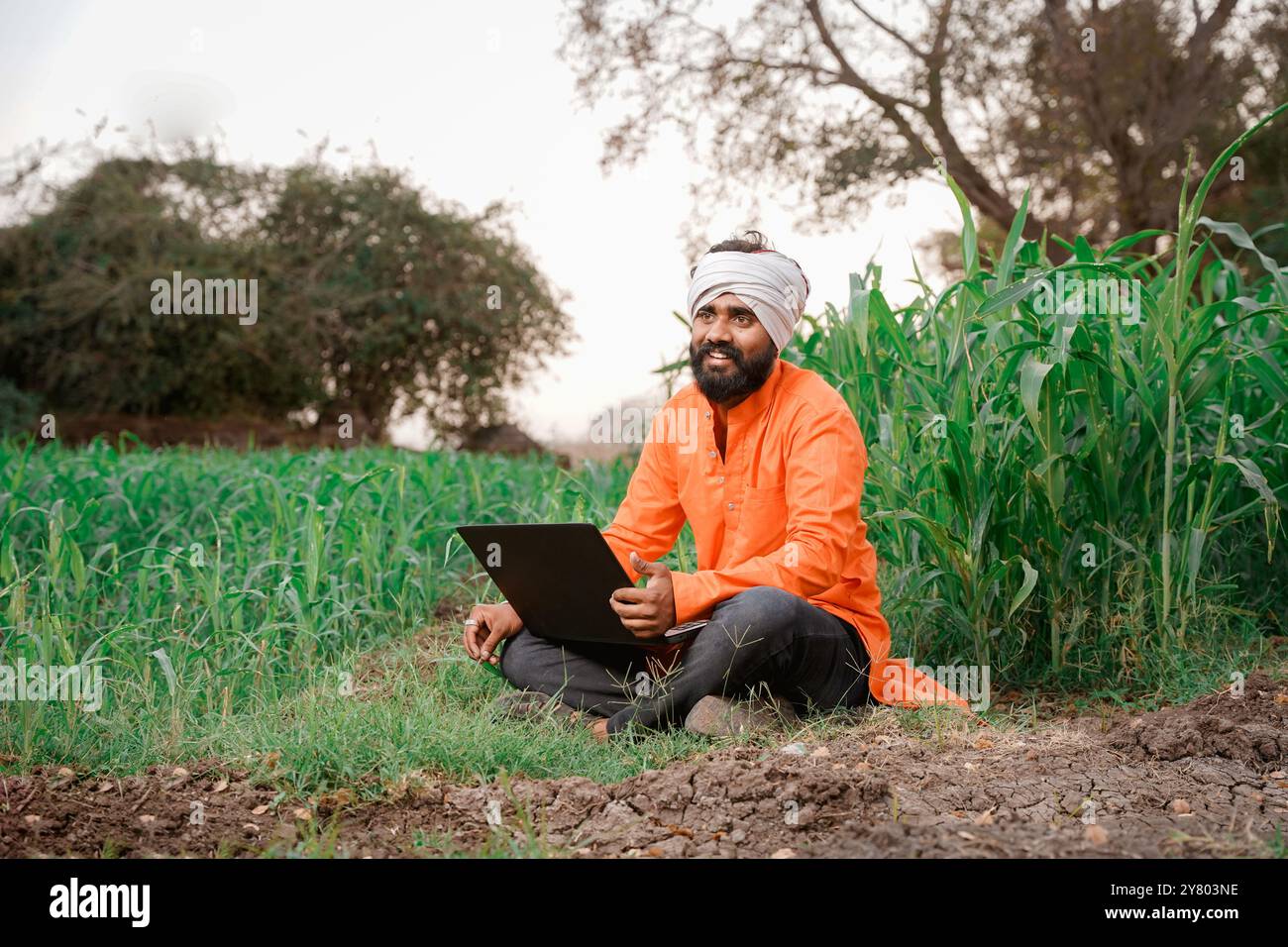 Rural indian village man hi-res stock photography and images - Alamy