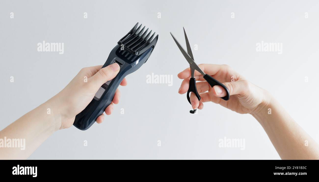 Female hands holding razor hi-res stock photography and images - Alamy