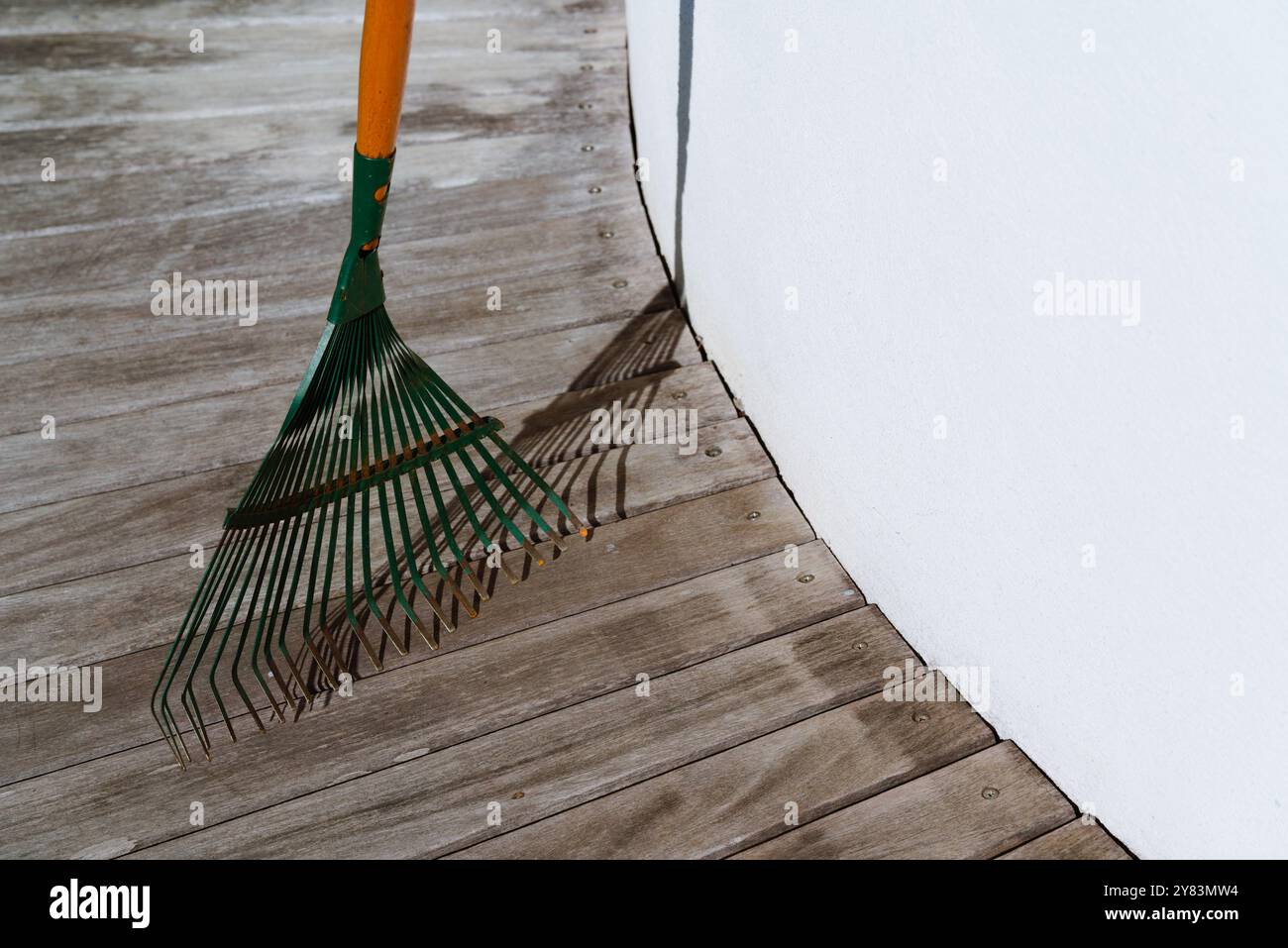 Leaf rake hi-res stock photography and images - Alamy