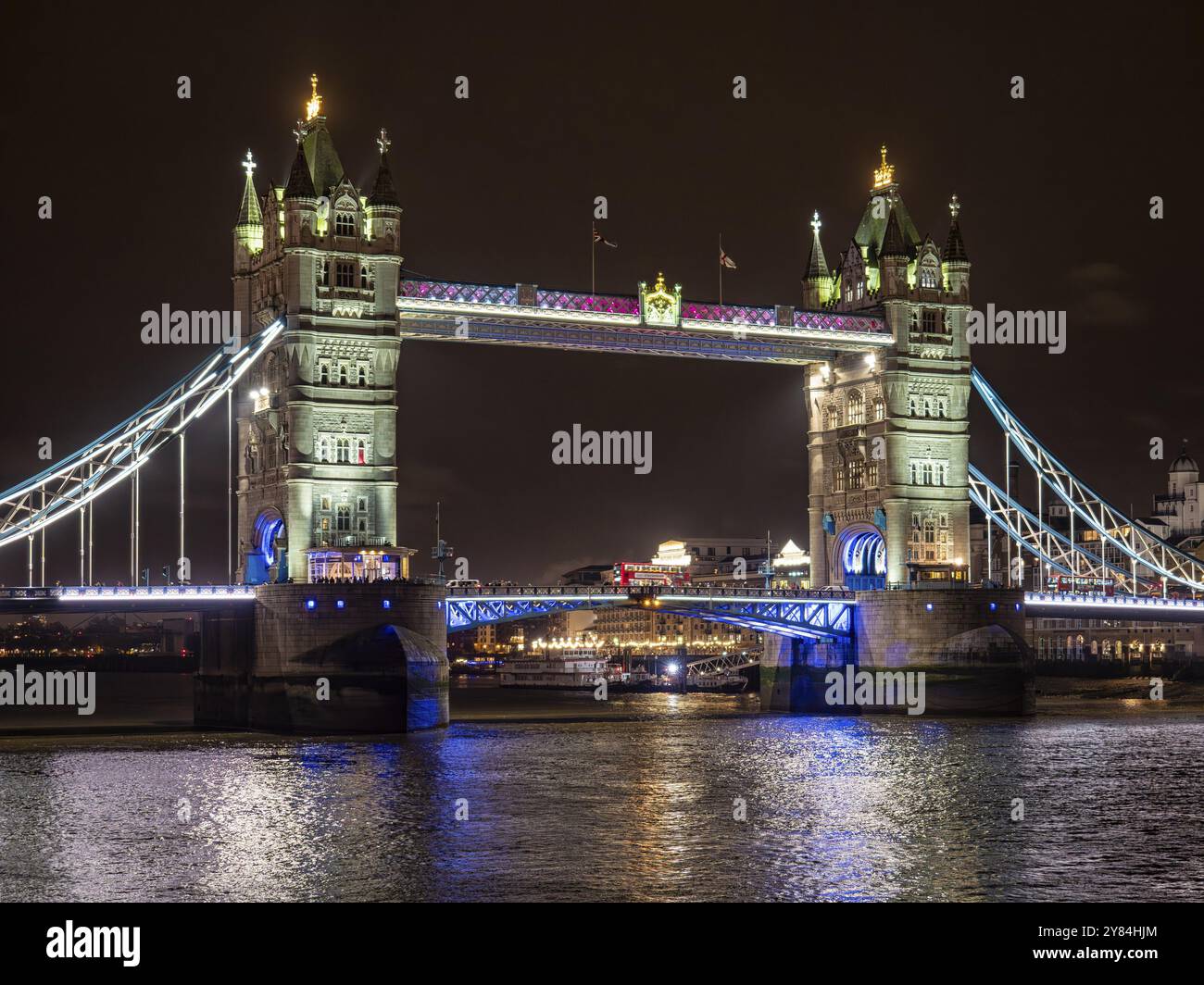 Empty streets of london at night hi-res stock photography and images ...