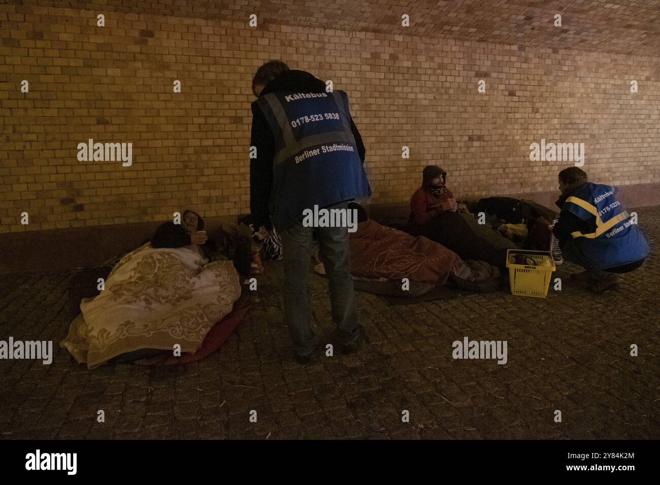 Homelessness under bridge hi-res stock photography and images - Alamy