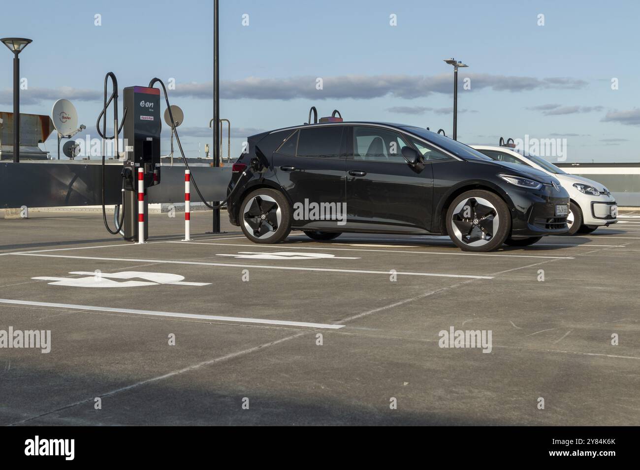 Mobility, e-charging Hamburg, cars at charging stations, charging ...