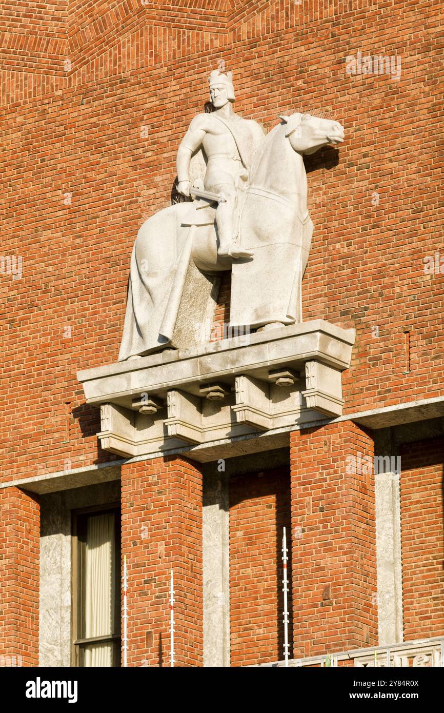 City hall statues oslo norway hi-res stock photography and images - Alamy