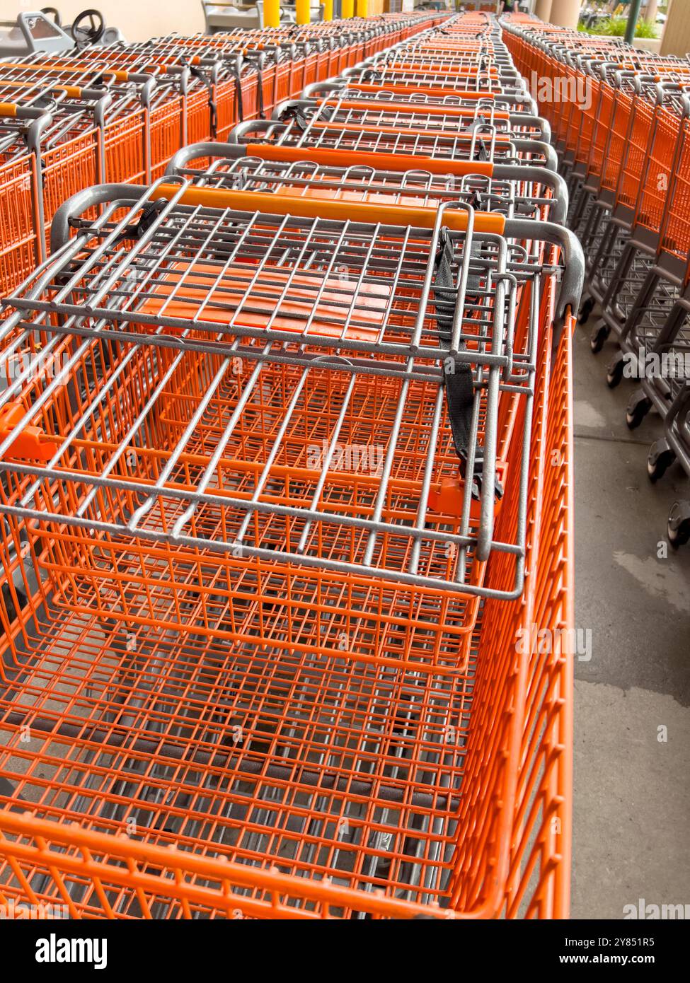 Shopping cart lineup hi-res stock photography and images - Alamy