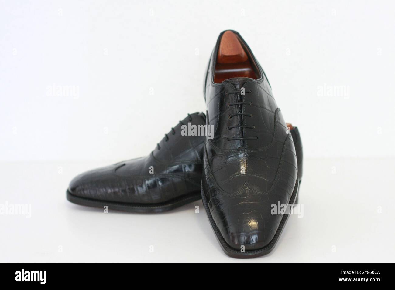 Luxurious Black Crocodile Patterned Leather Shoes