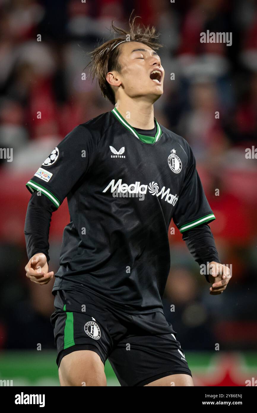 軌道回帰　SHOJI UEDA Japan's Ayase Ueda scores the equalizer with a header in the