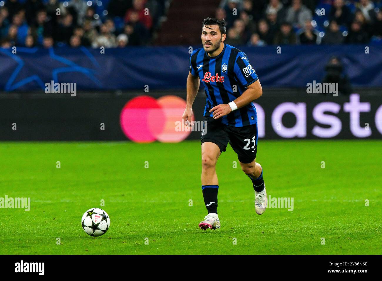 Sead Kolasinac (Atalanta Bergamo, 23) am Ball, GER, Schachtar Donezk