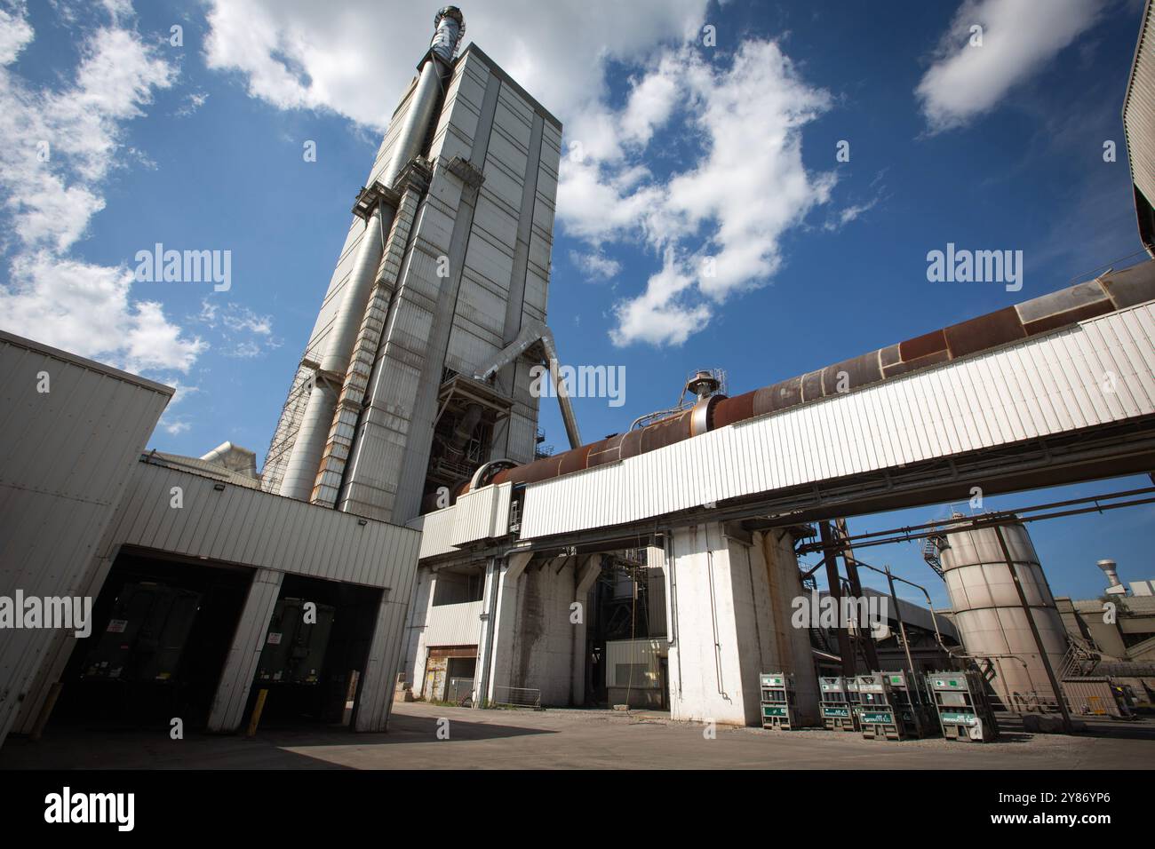 The cement production facility at Heidelberg Materials’ Padeswood Works in Mold, Flintshire, North Wales.   Heidelberg Materials, a German-owned compa Stock Photo