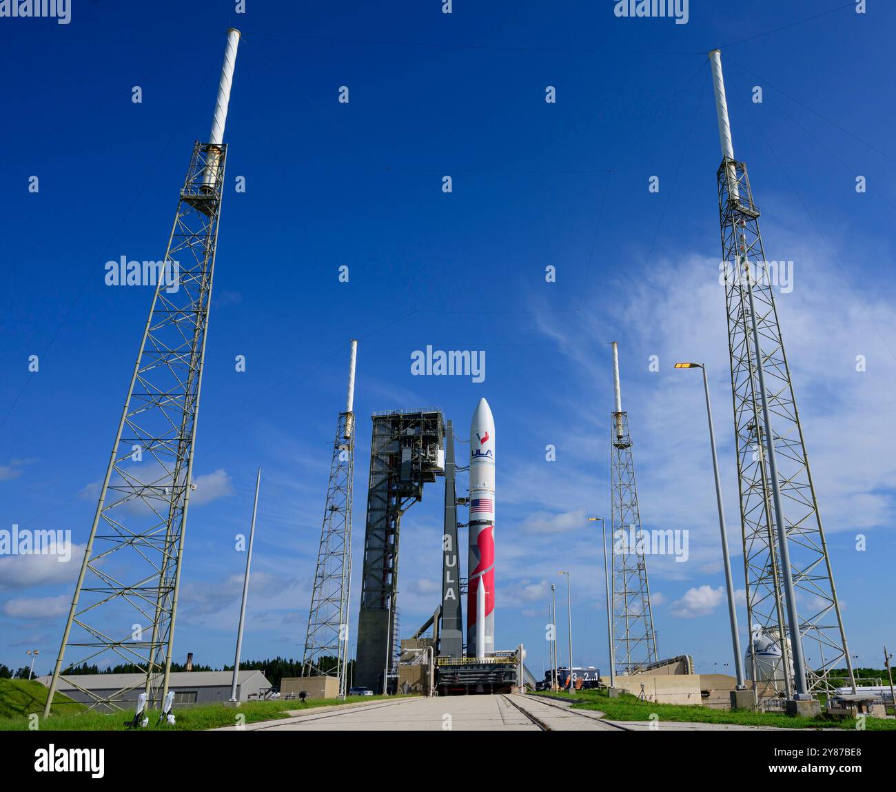 Cape Canaveral, Florida, USA. 3rd Oct, 2024. A United Launch Alliance (ULA) Vulcan Centaur rocket sits on the launch pad at Space Launch Complex-41 (SLC-41), Cape Canaveral Space Force Station, Florida, on Oct. 3, 2024. The rocket will fly ULA's second certification mission set to launch on Oct. 4, 2024, during a three-hour launch window that opens at 6:00 a.m. EDT. (Credit Image: © Jennifer Briggs/ZUMA Press Wire) EDITORIAL USAGE ONLY! Not for Commercial USAGE! Stock Photo