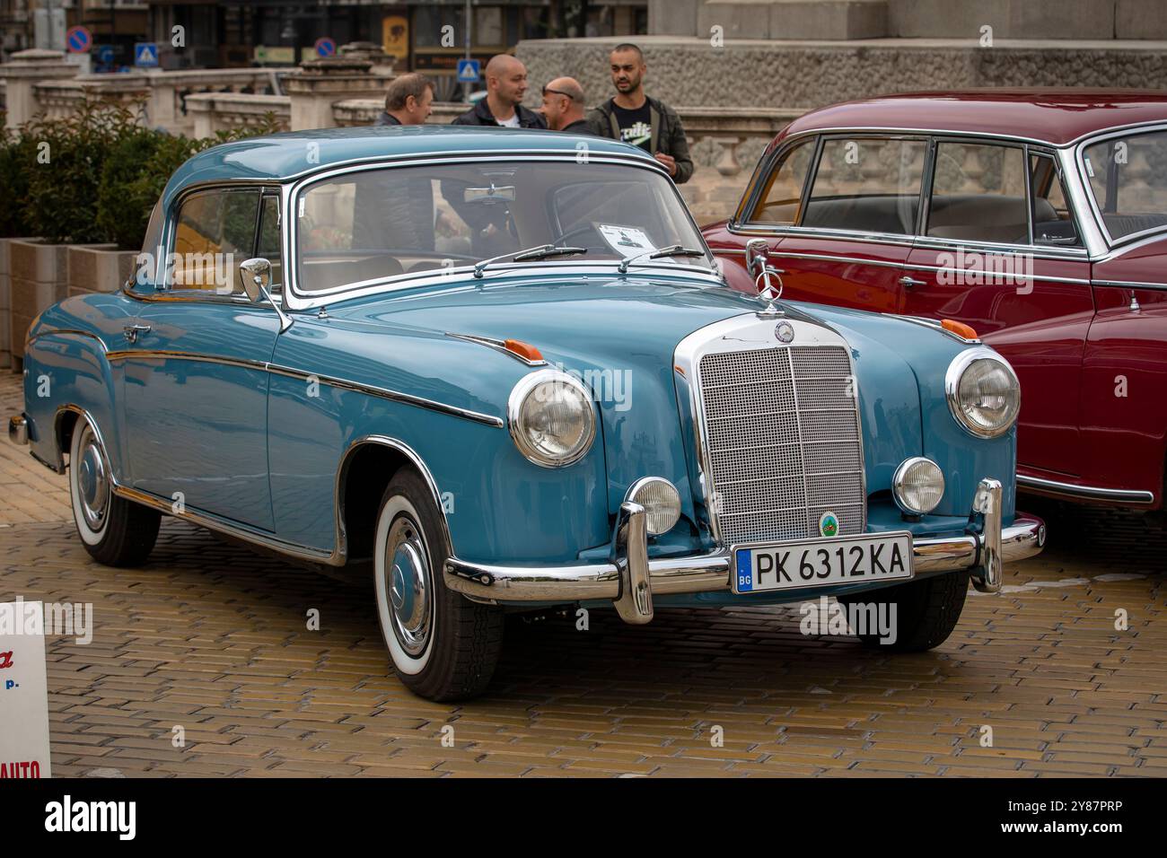 Blue mercedes 220 hi-res stock photography and images - Alamy