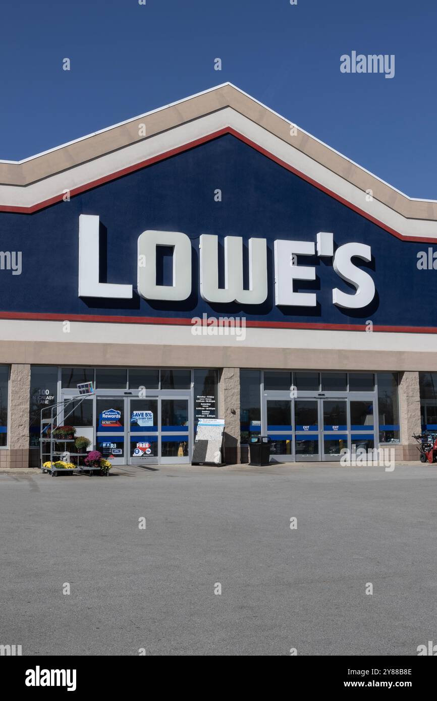 Lafayette - October 2, 2024: Lowe's Home Improvement Warehouse. Lowe's operates retail home improvement and appliance stores across the US. Stock Photo