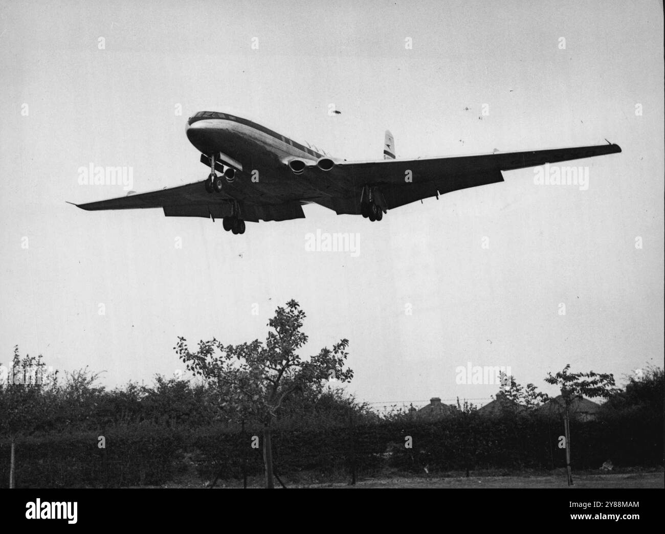 Comet II Home After Trails -- The de Havilland Comet II, piloted by ...