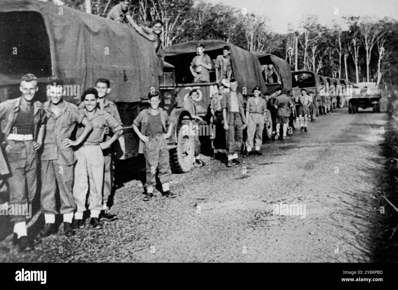 British paratroopers Released from Kluang - The Convoy taking the released men from Kluang to Singapore halts by the roadside. 193men of the 15th (Lancashire) Parachute Battalion have now been released from the detention camp at Kluang, after their sentences on  on charges of muting had been quashed. after release, the Paratroopers were taken to Singapore and moved into billets. October 15, 1946. (Photo by Sport & General Press Agency, Limited). Stock Photo