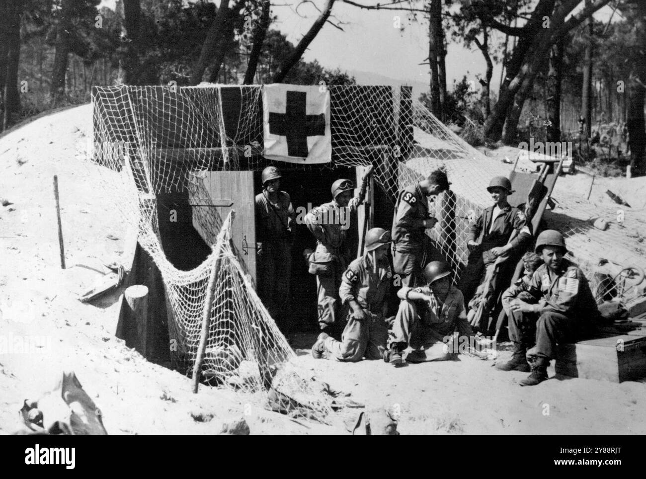 Front line first aid station hi-res stock photography and images - Alamy