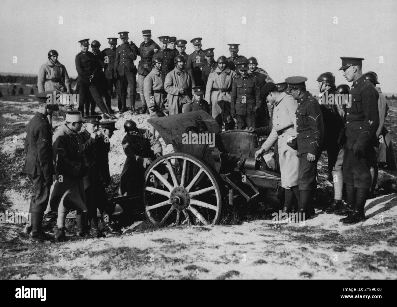 Saar Troops Leave The Saar. -- On their way home from the Saar, the 1st ...