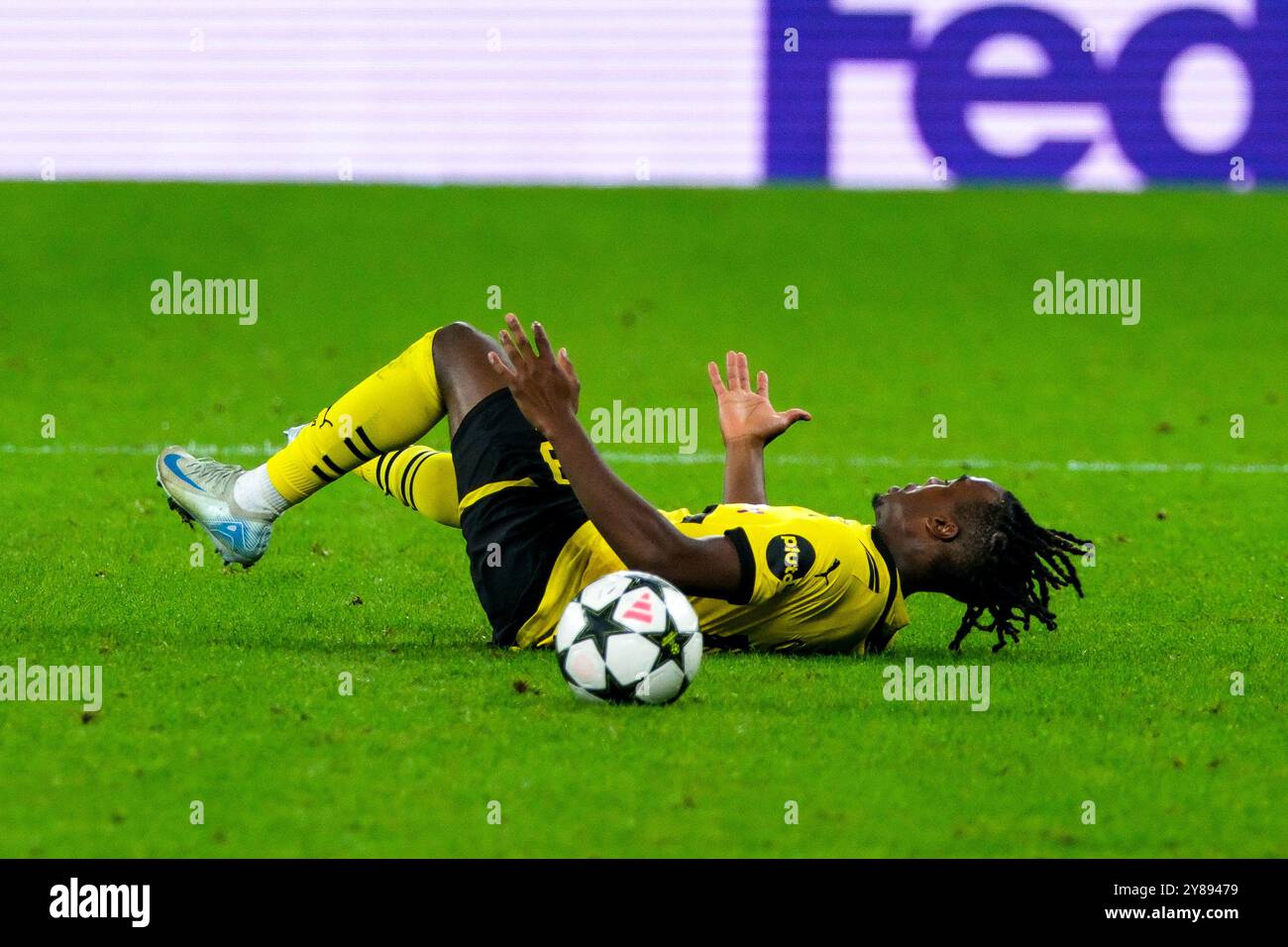 Jamie Gittens (Borussia Dortmund, #43) am Boden,  GER, Borussia Dortmund vs. Celtic Glasgow, Fussball, Champions League, 2. Spieltag, Spielzeit 2024/2025, 01.10.2024.  Foto: Eibner-Pressefoto/Florian Wiegand Stock Photo