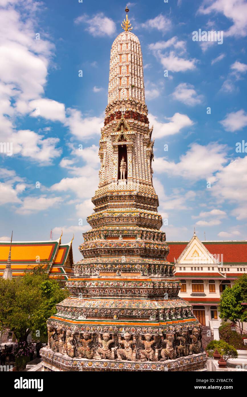 Buddhist temple in Bangkok, Thailand Stock Photo - Alamy