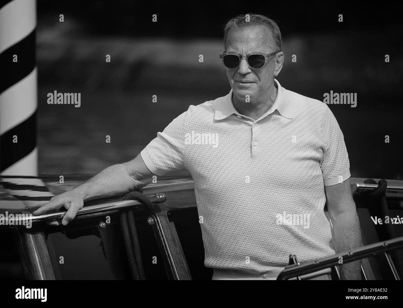 Actor kevin costner Black and White Stock Photos & Images - Alamy