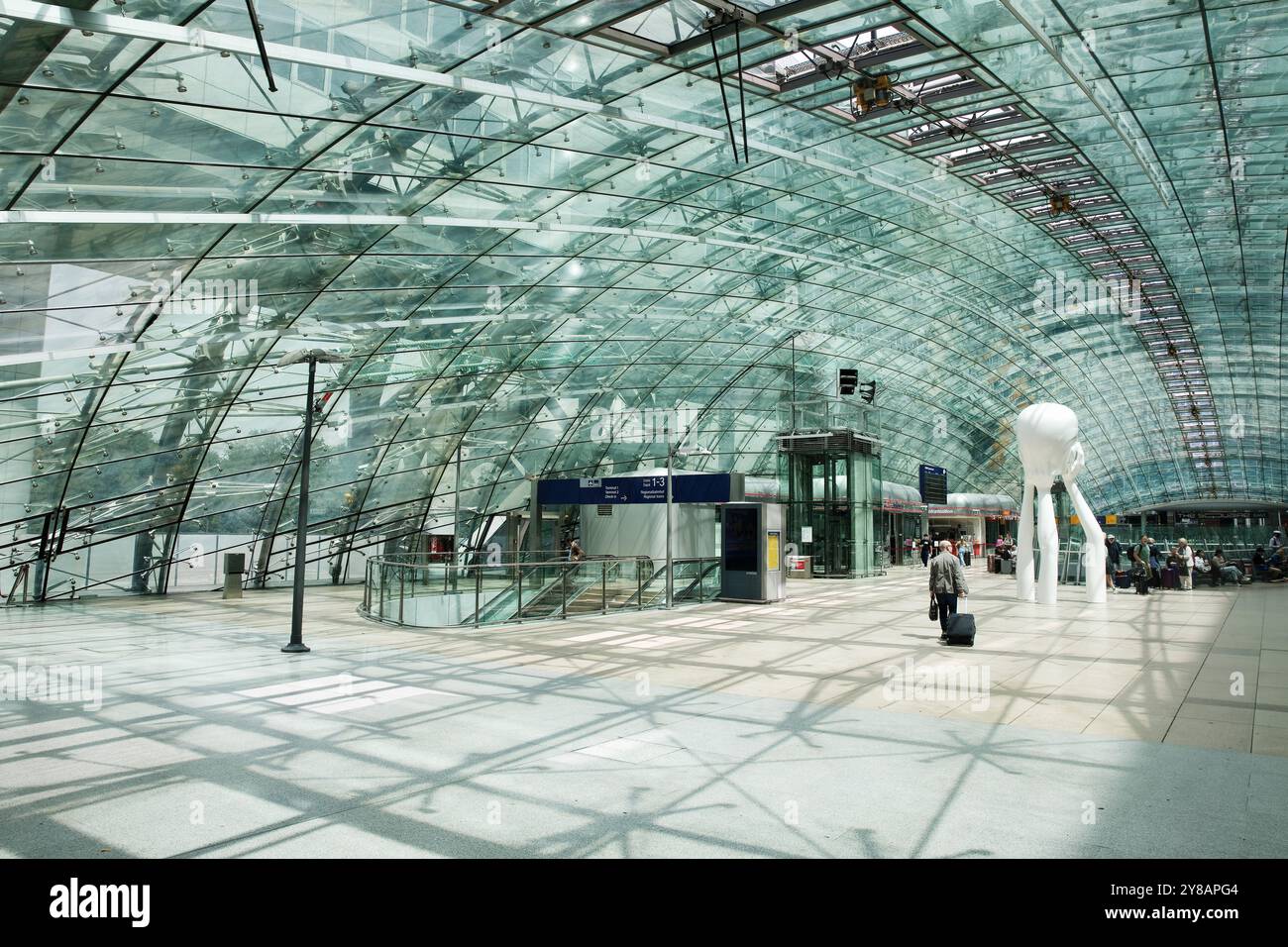 train from stuttgart to frankfurt airport