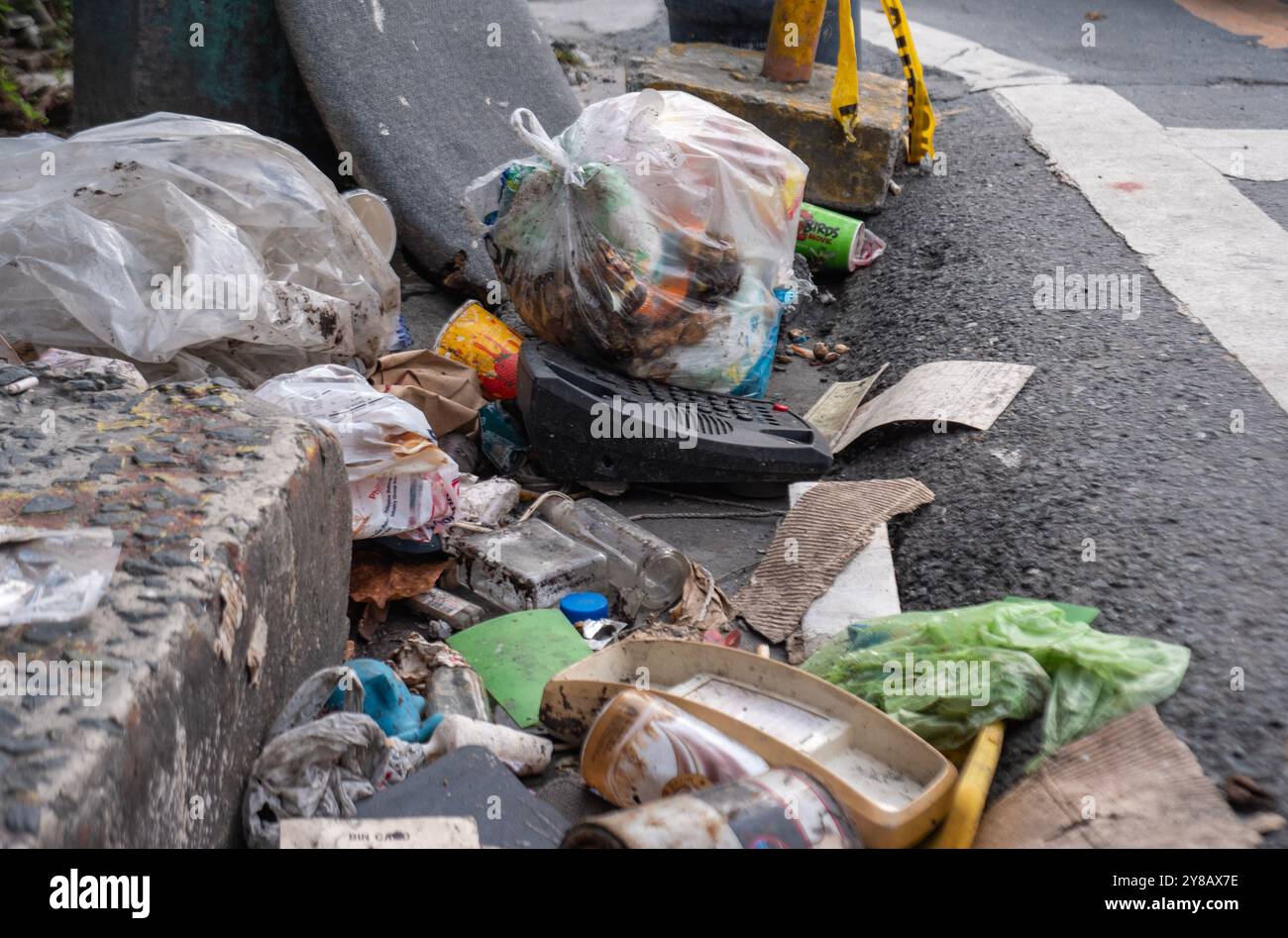 Littered surroundings hi-res stock photography and images - Alamy