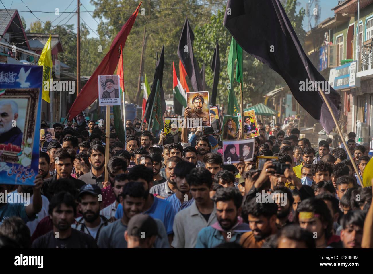 Kashmiri Shiite Muslims shout pro-Palestine and anti-Israel slogans ...