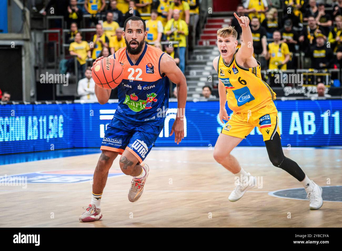 Nijal Ewan Pearson (Rostock Seawolves, #22) - dahinter Johannes Patrick (MHP Riesen Ludwigsburg, #06), Schrei, Ruf zu Teamkollegen / GER, MHP Riesen Ludwigsburg vs. Rostock Seawolves, Basketball, Bundesliga, 3. Spieltag, Spielzeit 2024/2025, 02.10.2024 Foto: Eibner/Sandy Dinkelacker Stock Photo