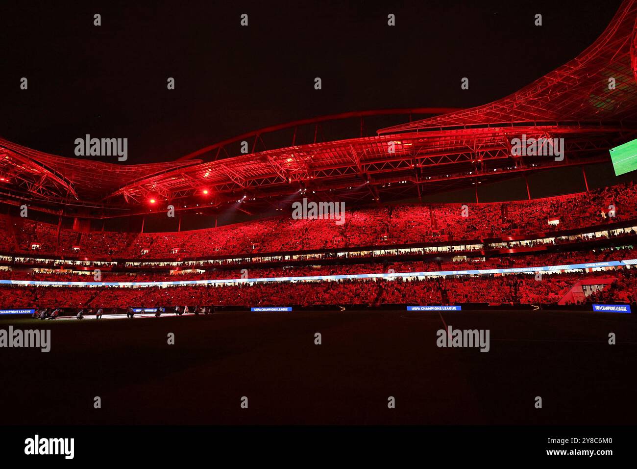 Lisboa, Portugal. 02nd Oct, 2024. Portugal, Lisbon 2. October 2024 Uefa Champions League phase 2024/25 Matchday 2, S.L.Benfica - Atletico de Madrid v.l., Symbolfoto, Symbolbild: Lichtshow im Innenraum Credit: dpa/Alamy Live News Stock Photo