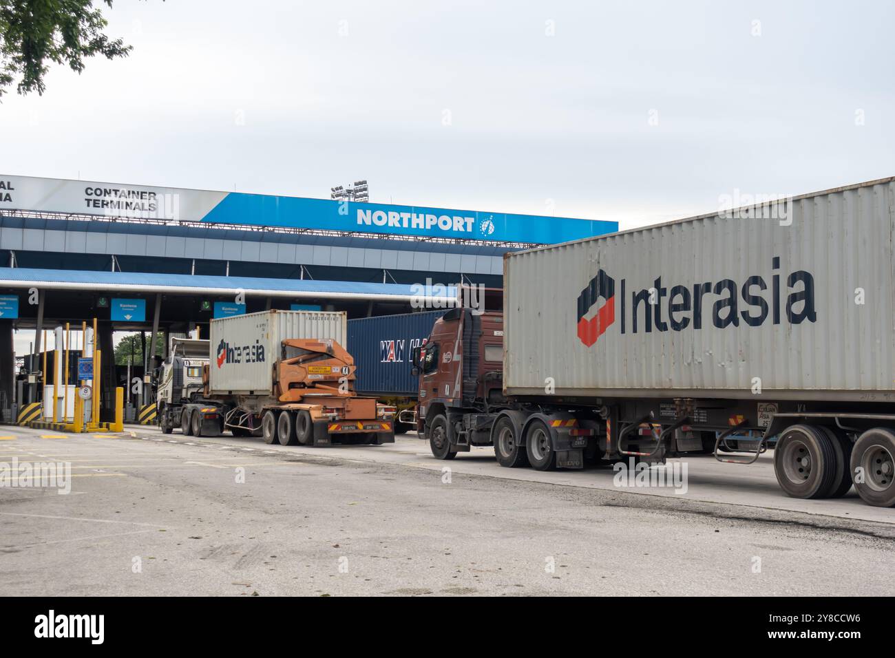 Entrence Container Port Northport Klang container terminal entrance, heavy-duty trucks ...