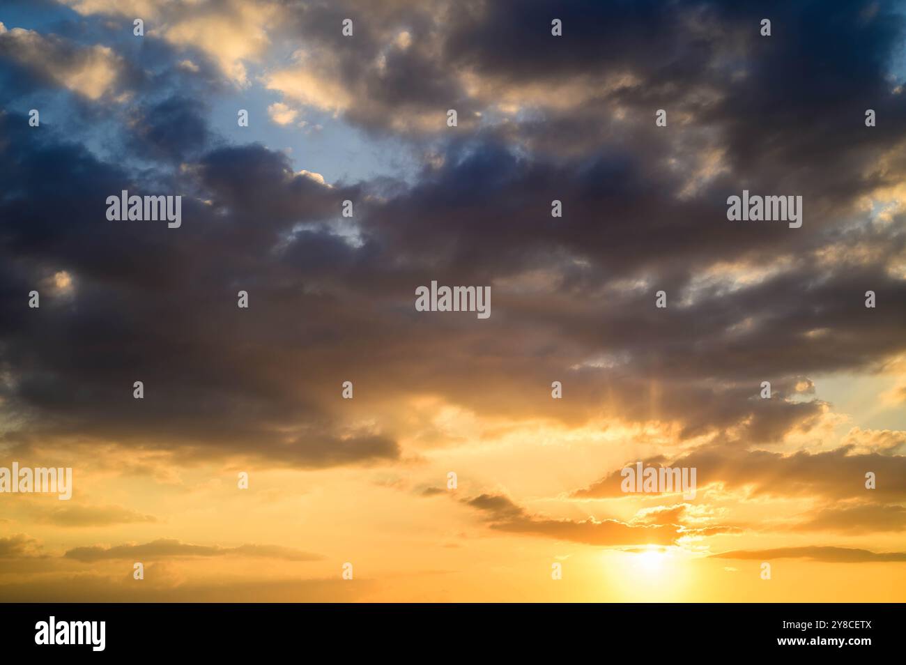 Sun Setting Low The sun shining through low cloud Stock Photo - Alamy