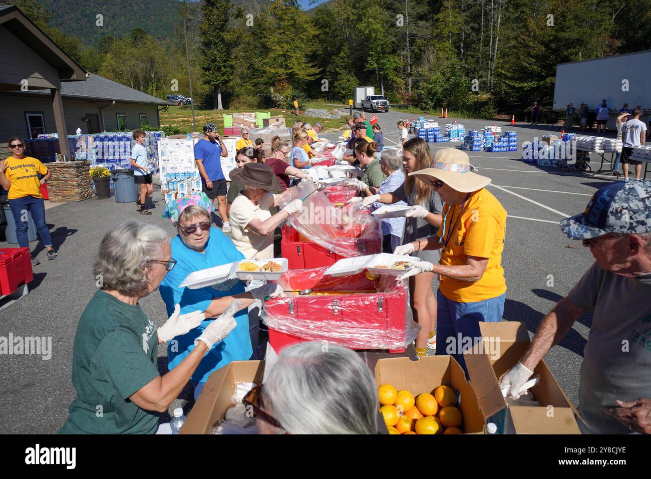 Marion united states 03rd oct 2023 volunteers from the baptists on