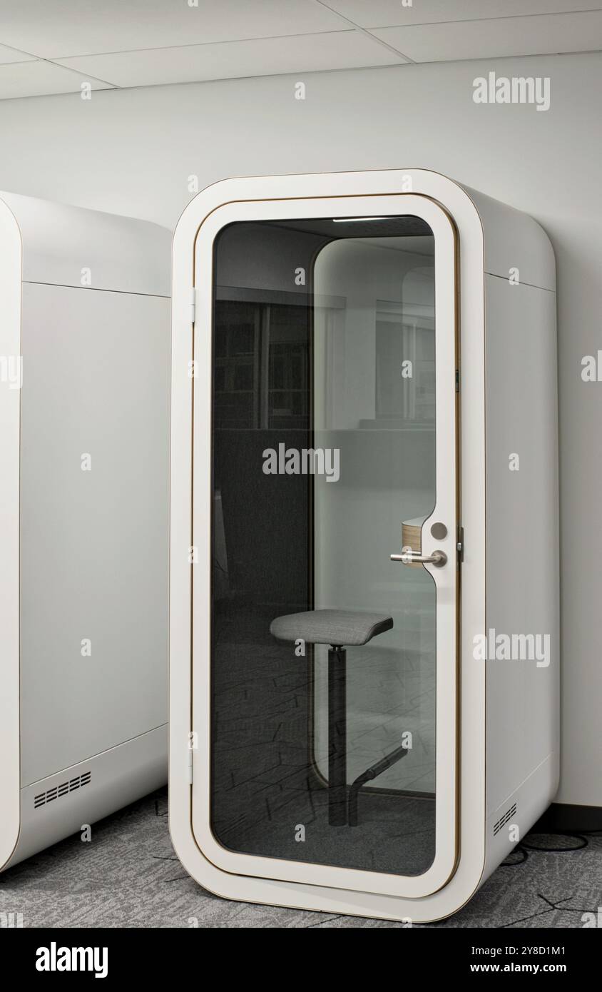 Solutions booth hi-res stock photography and images - Alamy