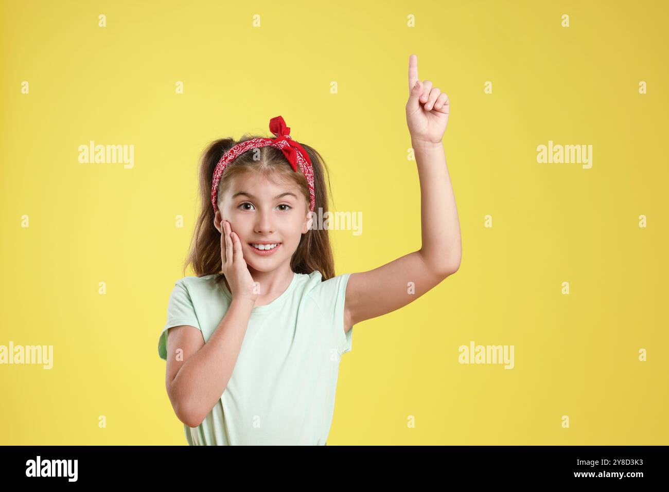 Portrait preteen girl kid pointing hi-res stock photography and images ...