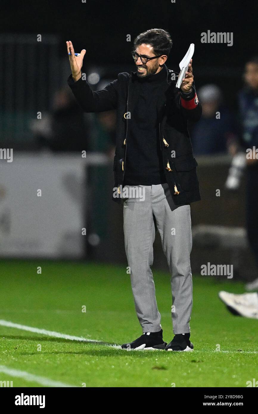 Maasmechelen, Belgium. 04th Oct, 2024. Deinze's head coach Hernan Losada reacts during a soccer match between Patro Eisden and KMSK Deinze, Friday 04 October 2024 in Maasmechelen, on the seventh day of the 2024-2025 'Challenger Pro League' second division of the Belgian championship. BELGA PHOTO JOHAN EYCKENS Credit: Belga News Agency/Alamy Live News Stock Photo