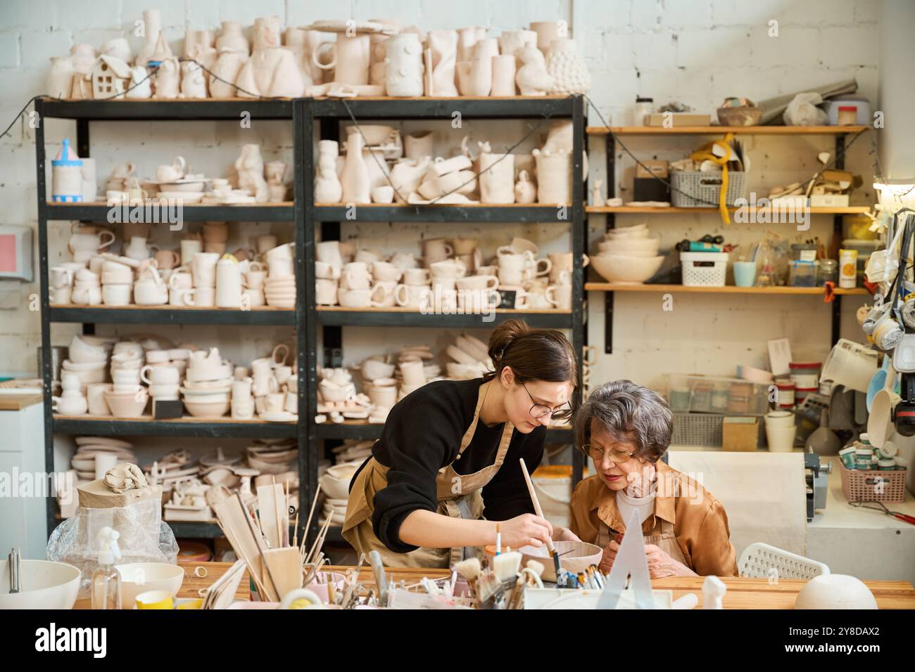 Woman works potters wheel hi-res stock photography and images - Alamy