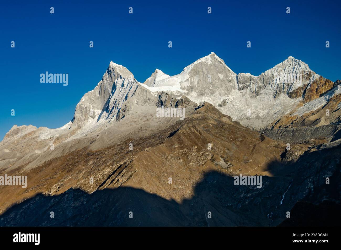 Rugged mountain peaks hi-res stock photography and images - Alamy
