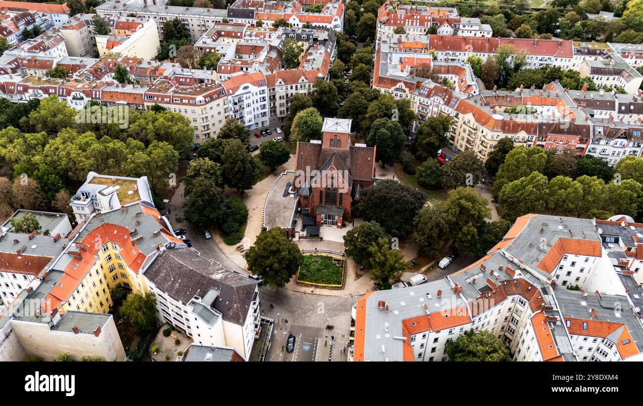 Drohnenansicht Vom Schillerkiez Mit Dem Herrfurthplatz C In Berlin drohnenansicht-vom-schillerkiez-mit-dem-herrfurthplatz-c-in-berlin