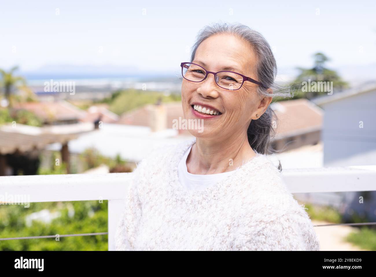 Asian woman smiling portrait hi-res stock photography and images - Alamy
