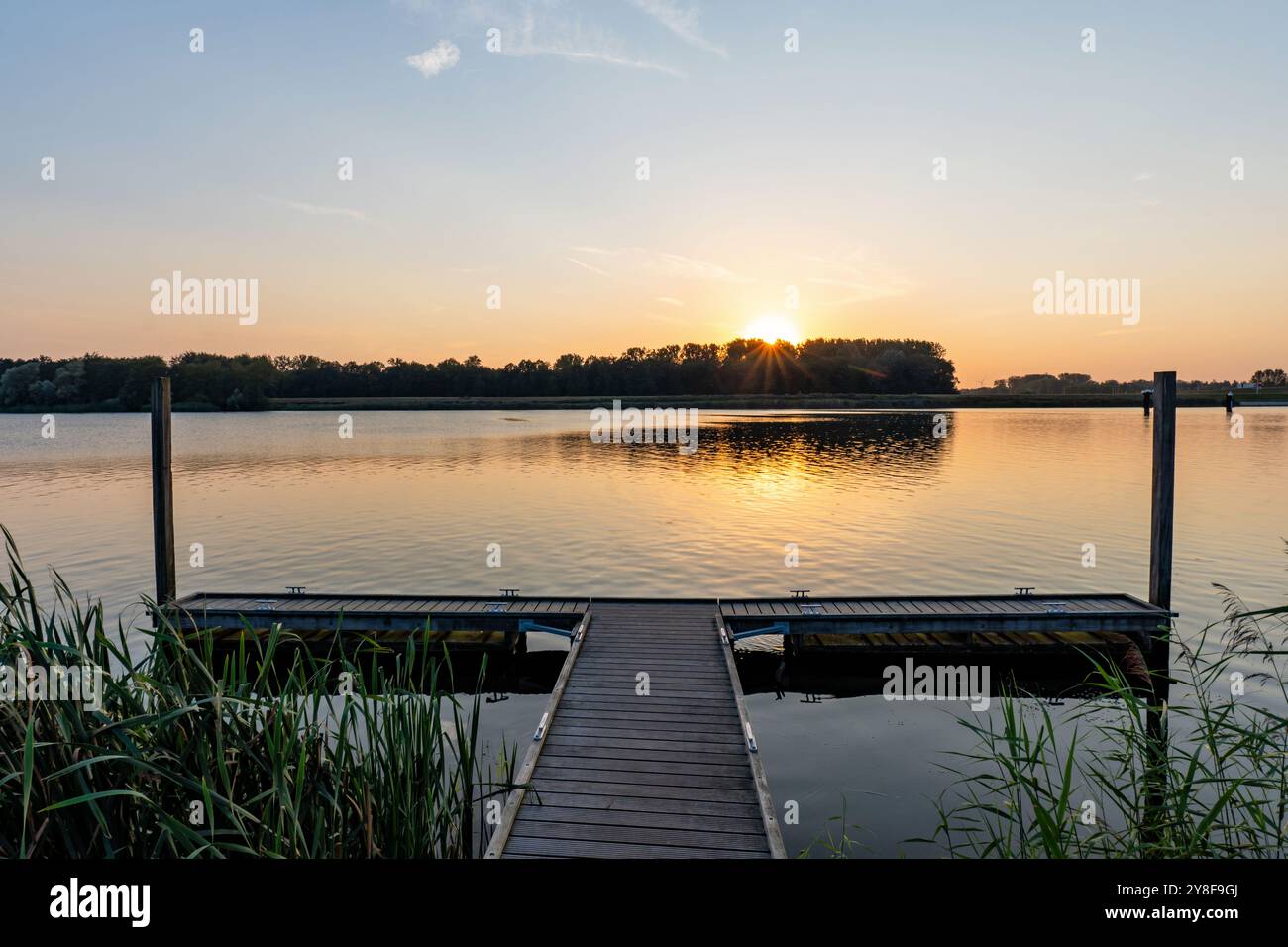 Jetty way and water hi-res stock photography and images - Alamy