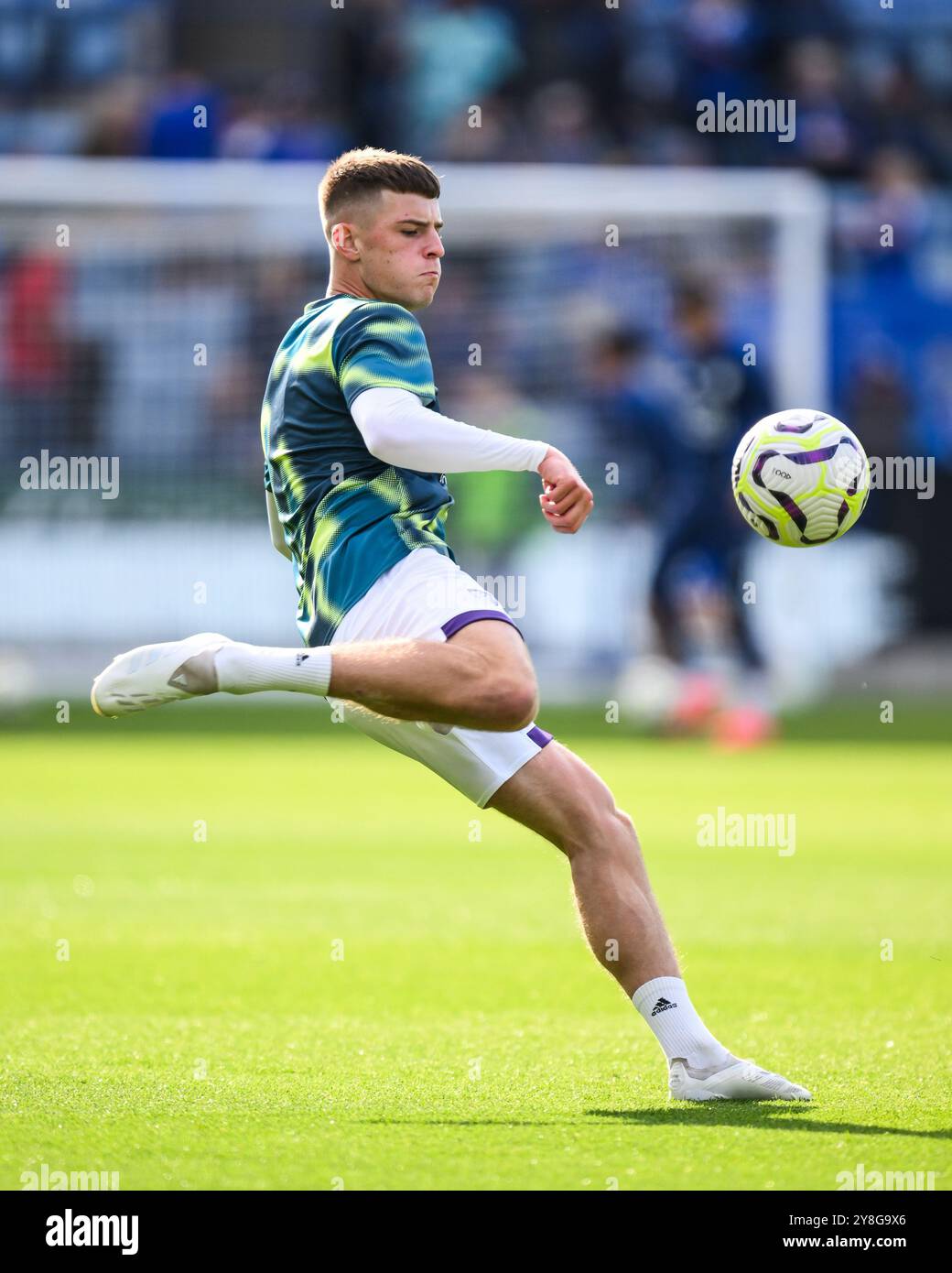 Leicester, UK. 5th Oct 2024. Alex Scott of Bournemouth during the pre-game warmup ahead of the Premier League match Leicester City vs Bournemouth at King Power Stadium, Leicester, United Kingdom, 5th October 2024 (Photo by Craig Thomas/News Images) in, on 10/5/2024. (Photo by Craig Thomas/News Images/Sipa USA) Credit: Sipa USA/Alamy Live News Stock Photo