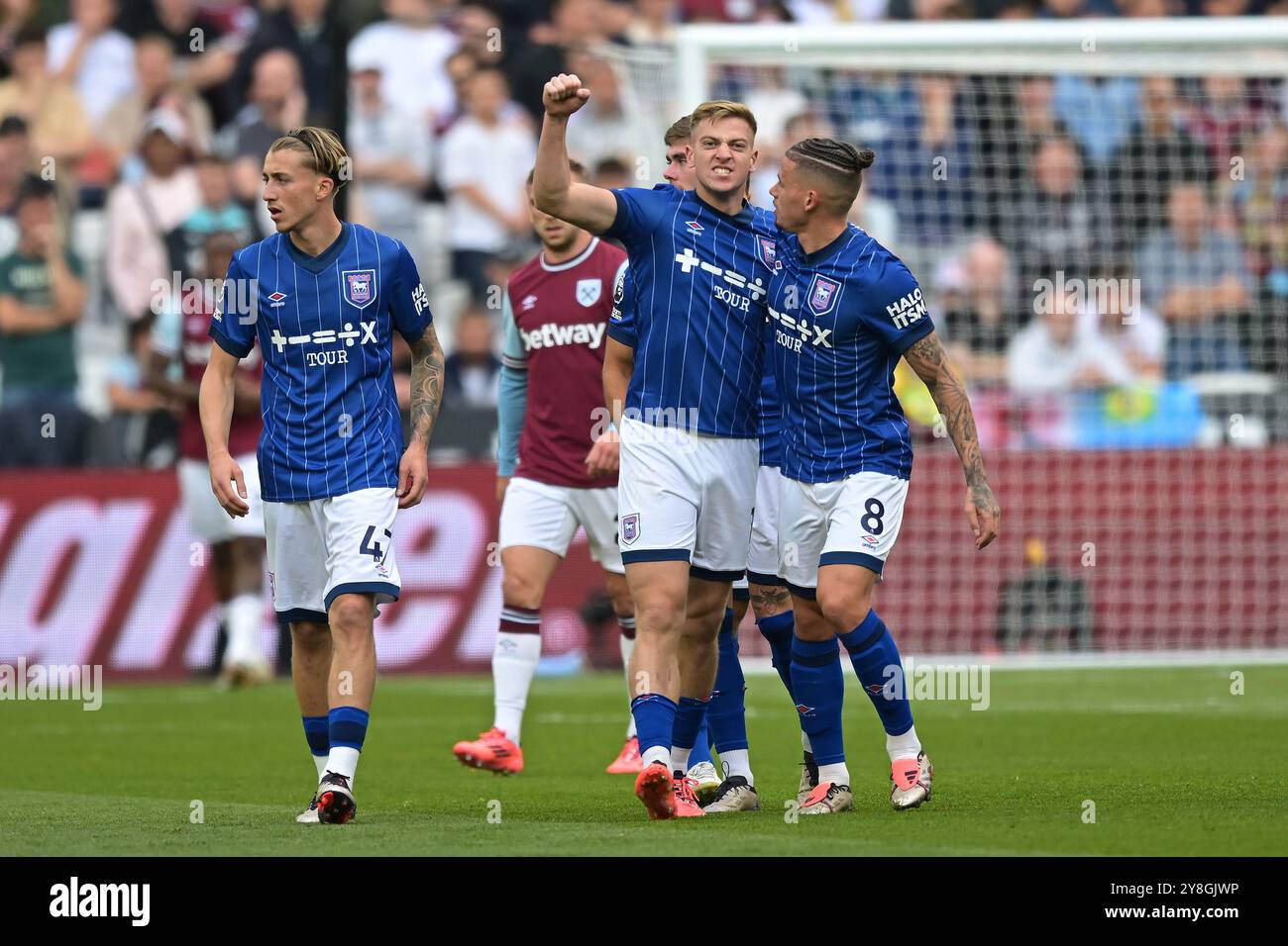 London, UK. 5th Oct, 2024. GOAL Liam Delap of Ipswich Town levels the ...