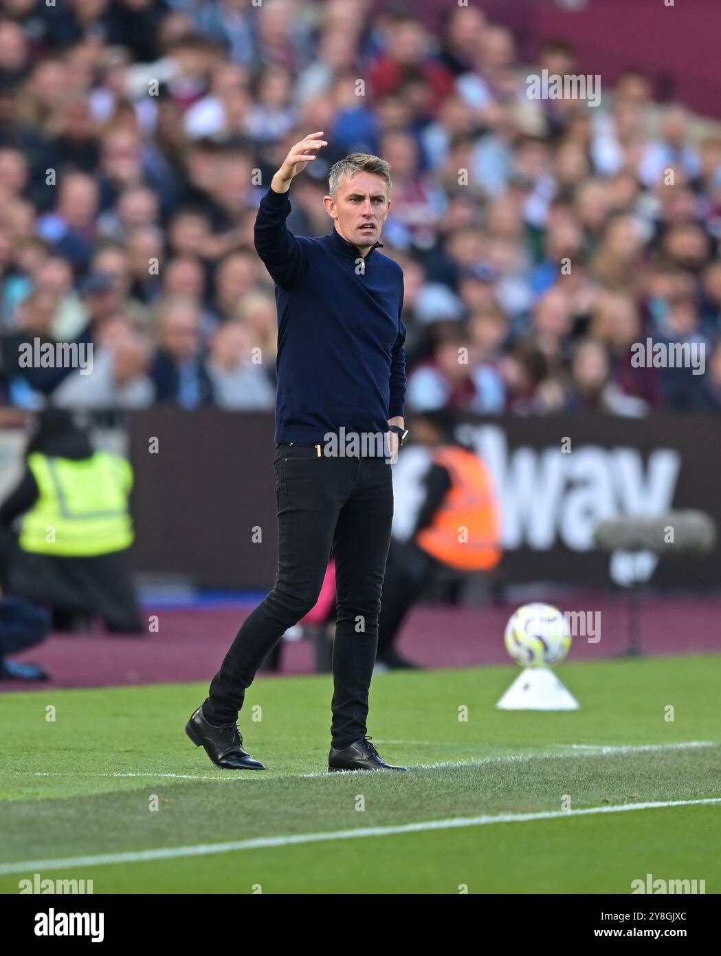 London, UK. 5th Oct, 2024. Kieran McKenna Manager of Ipswich Town during the West Ham vs Ipswich Town, Premier League match at the London Stadium Stratford. This Image is for EDITORIAL USE ONLY. Licence required from the Football DataCo for any other use. Credit: MARTIN DALTON/Alamy Live News Stock Photo