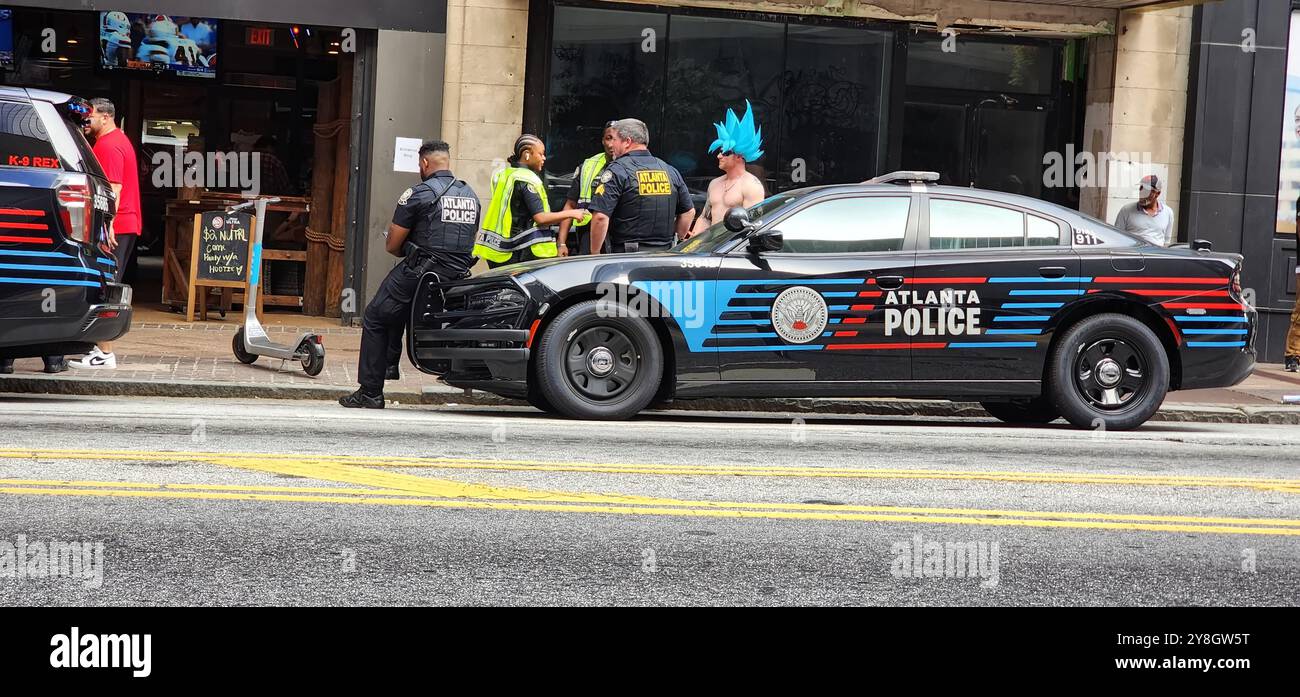 Atlanta Police chatting with a Goku Cosplayer (GA, Atlanta City, 2024) Stock Photo