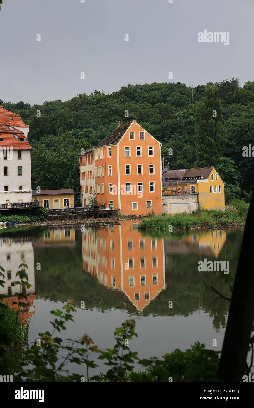 The buildings of the Obermühle near Görlitz are reflected in the Neisse Stock Photo