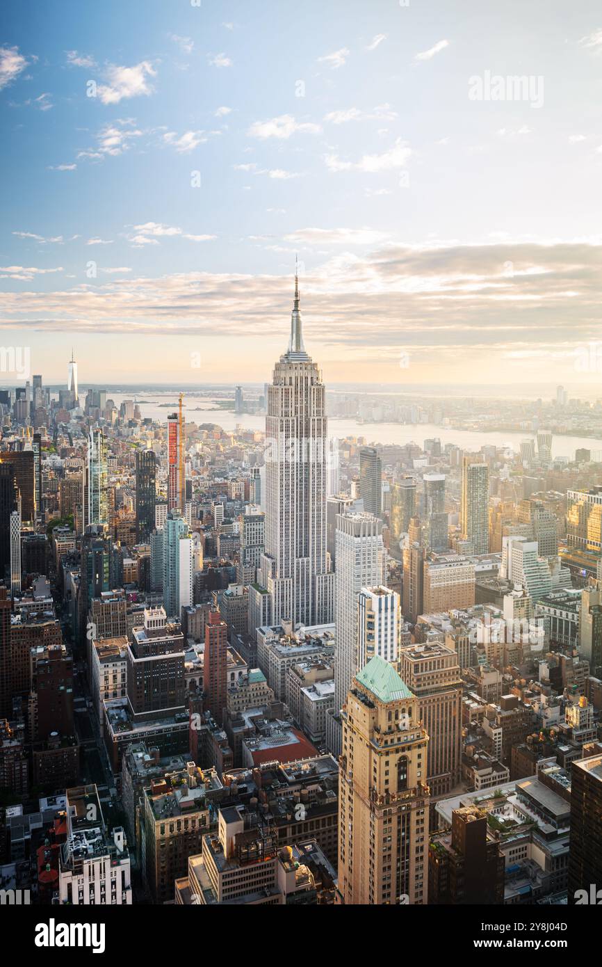 Aerial view of the Empire State Building and downtown Manhattan at dusk ...