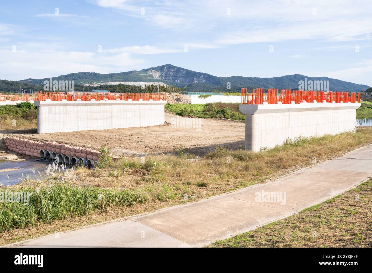 Foundation engineering hi-res stock photography and images - Alamy