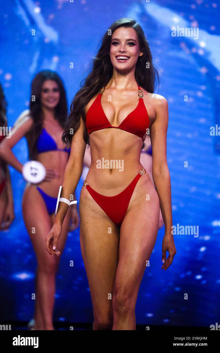 Qizning ogzi anus teshigidan suyuqlik bilan tolgan.