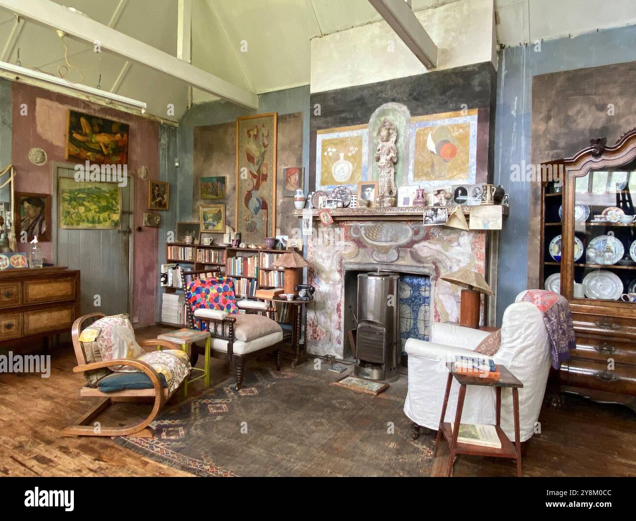 Interior of Charleston Farmhouse, Firle, East Sussex Stock Photo - Alamy