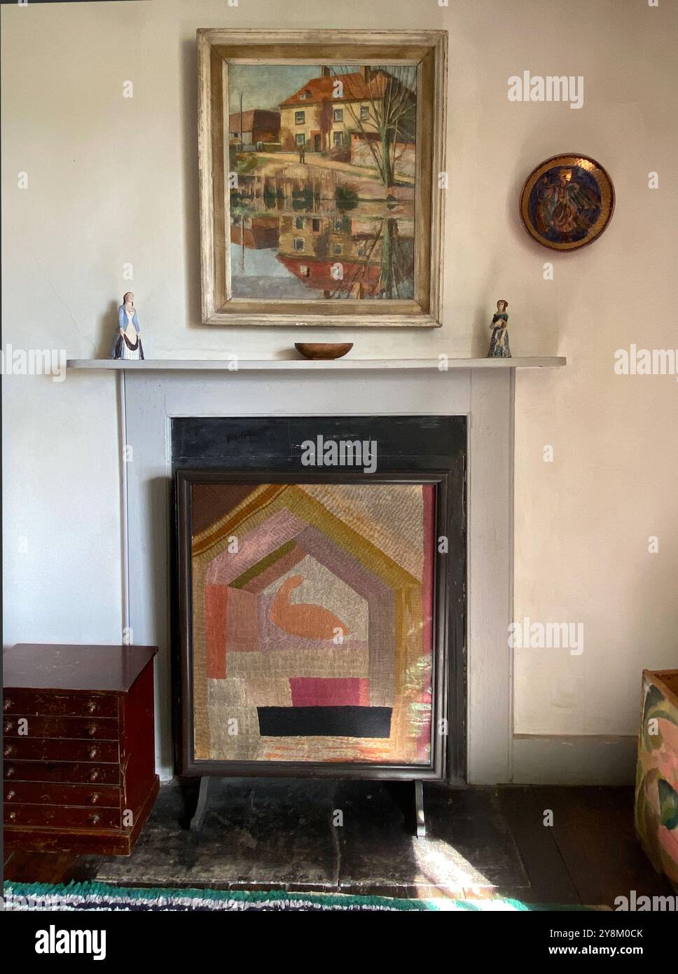 Charleston farmhouse sussex interior hi-res stock photography and ...