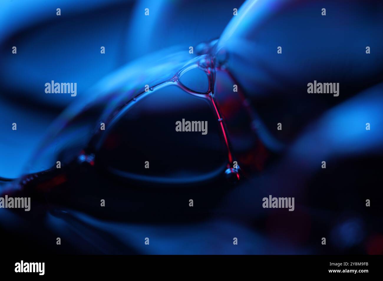 Red and dark blue fluid pattern, fluid background,, dark gloomy background, bubbles connection Stock Photo
